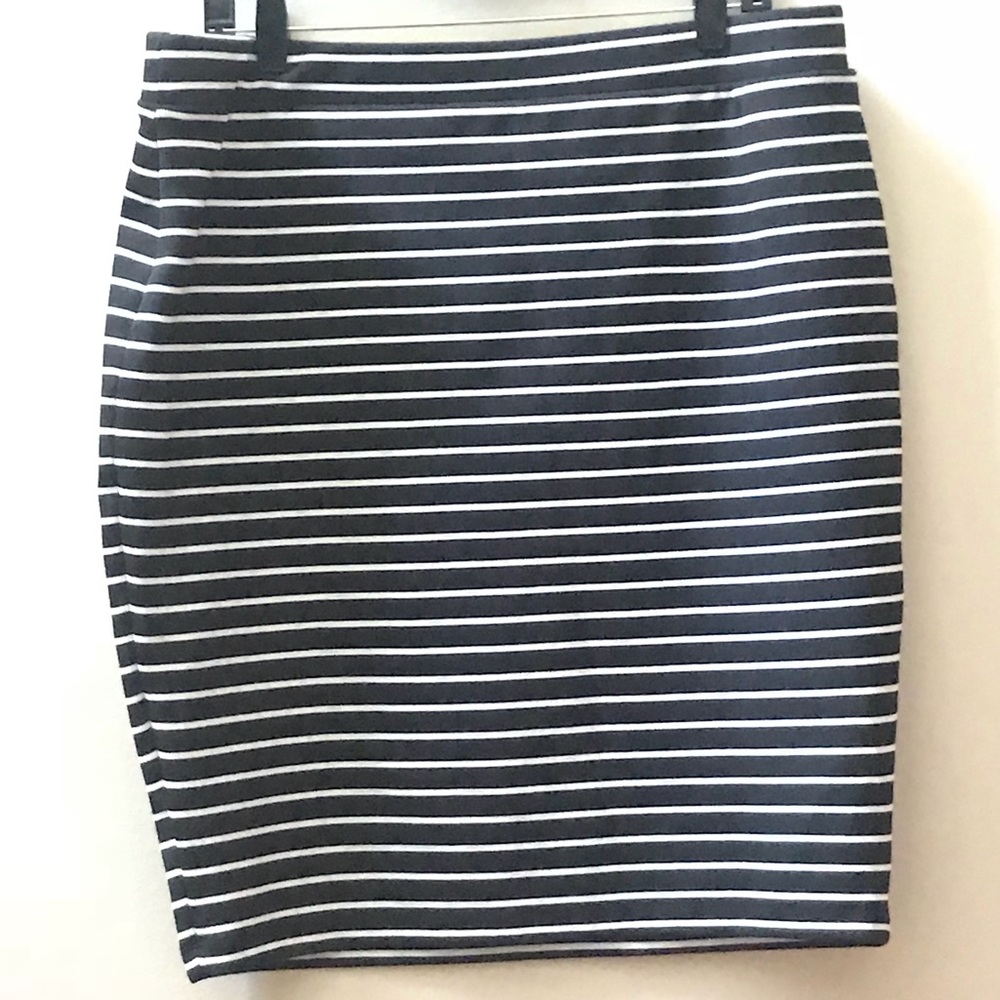 FOREVER 21 PLUS MINI SKIRT